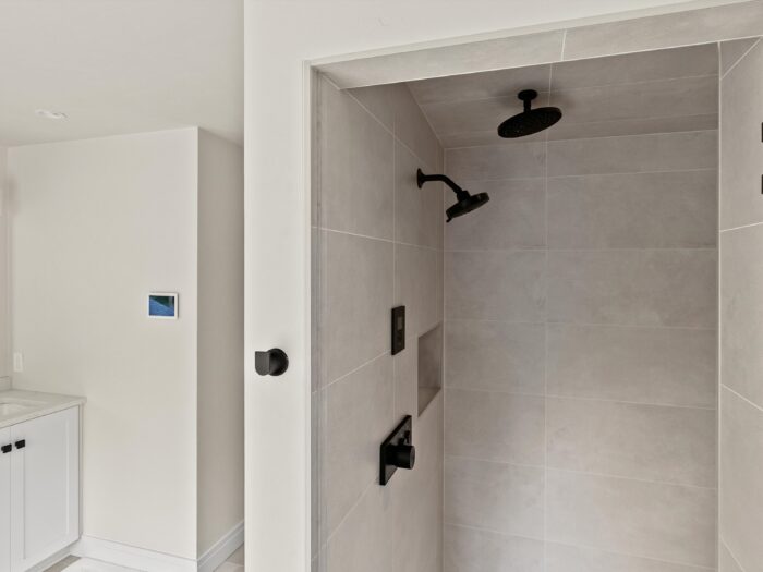 Van's Lumber custom built homes in Northeast Wisconsin interior bathroom