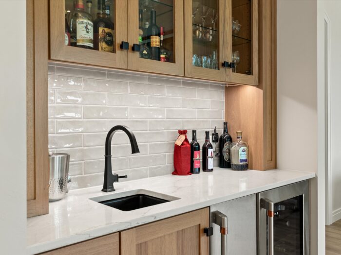 Van's Lumber custom built homes in Northeast Wisconsin interior wet bar