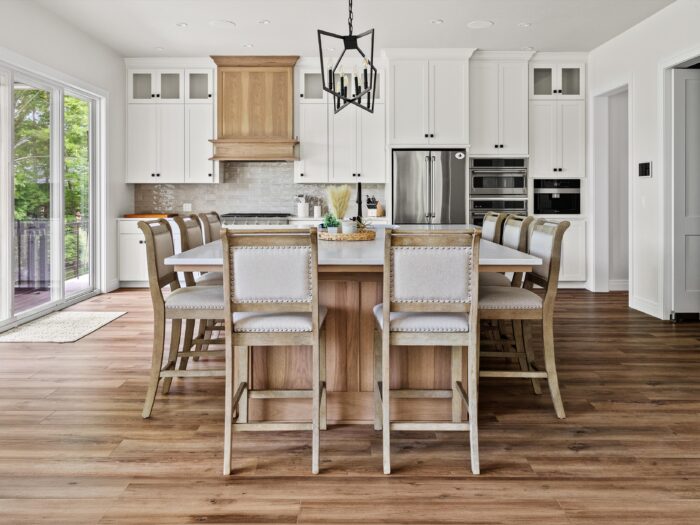 Van's Lumber custom built homes in Northeast Wisconsin interior eat in kitchen