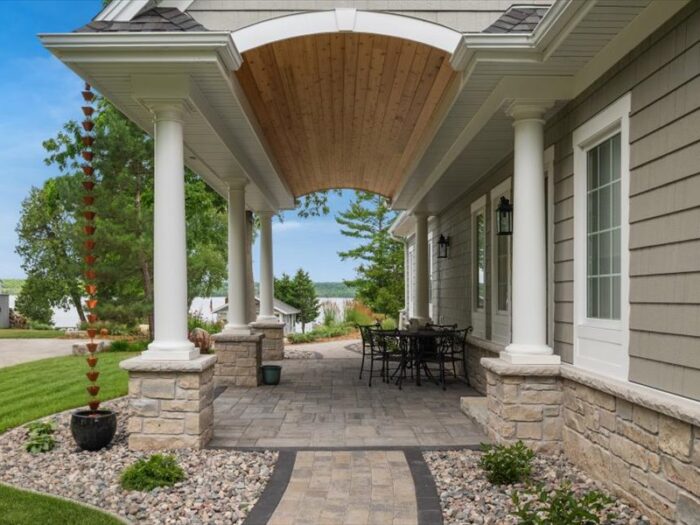 Van's Lumber custom built homes in Northeast Wisconsin exterior front porch