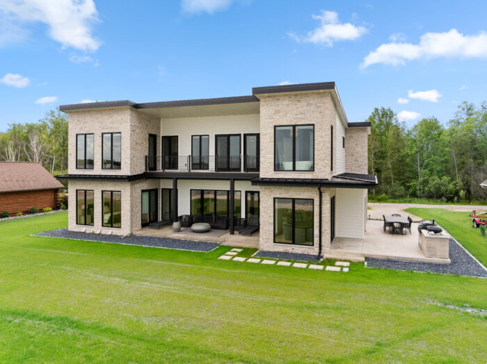 Modern Bay Rear