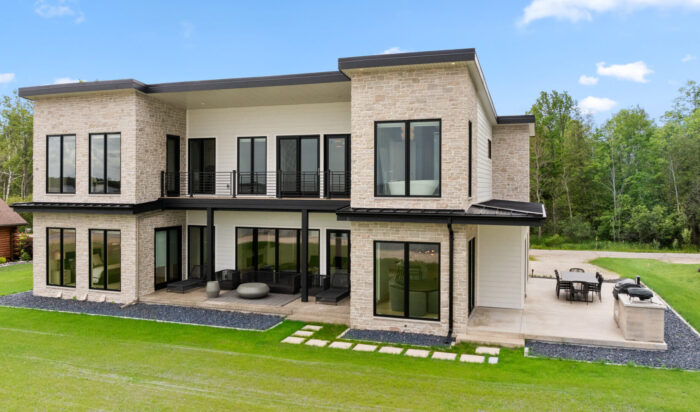 Modern Bay Rear