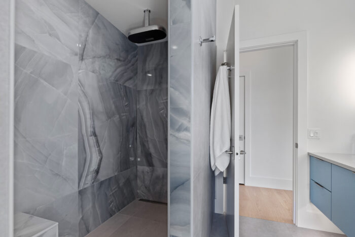 Modern Bay Bathroom