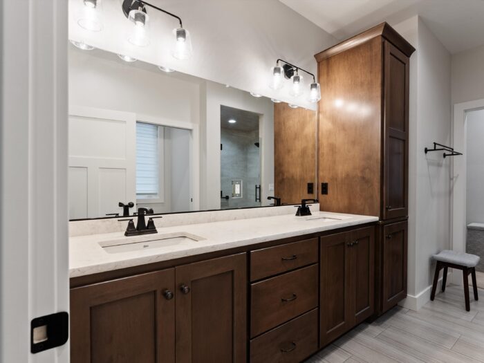 Lakeside Retreat Bathroom